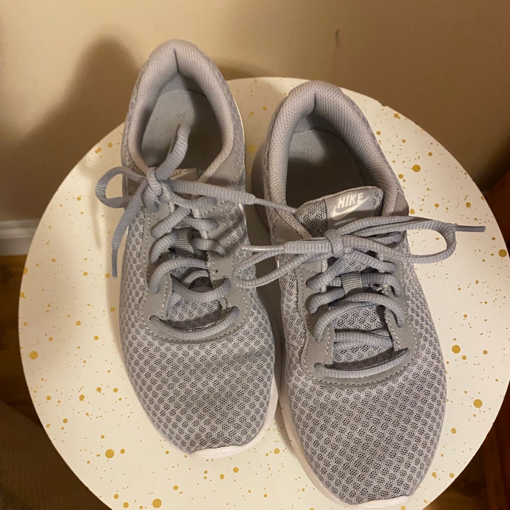Nike youth size 4
